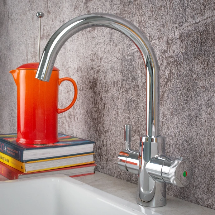 Boiling water tap Qettle Original installed in kitchen sink