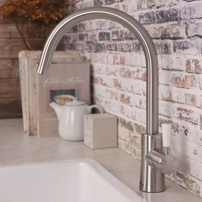 Boiling water tap Qettle Signature Classic installed in kitchen sink